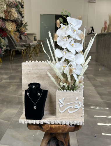 رخاميات ورد صناعي