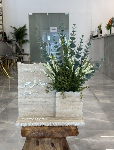 رخاميات ورد صناعي