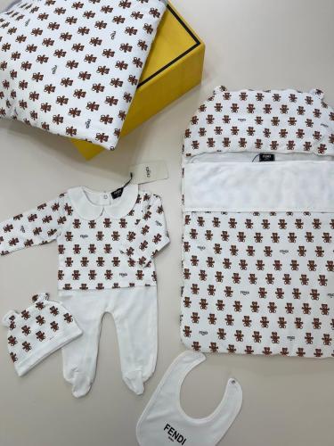 طقم فندي ٥ قطع +كيس الماركة