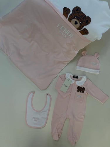 طقم فندي ٥ قطع +كيس الماركة