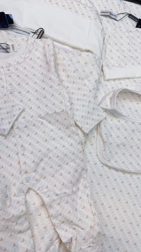 طقم أرماني ٥ قطع +كيس الماركة