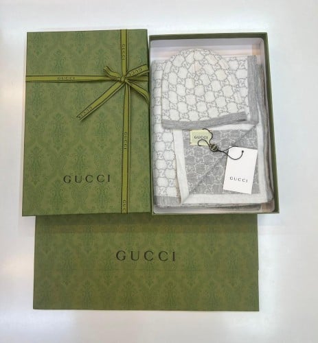 بطانيه قوتشي رمادي +كاب مع كيس الماركه