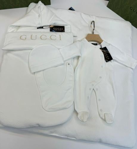 طقم قوتشي ٥ قطع +كيس الماركة