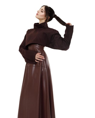 فستان جلد بقطعة فوقيه من الجوخ