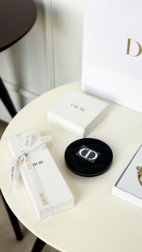 مرايا ديور مع الكيس