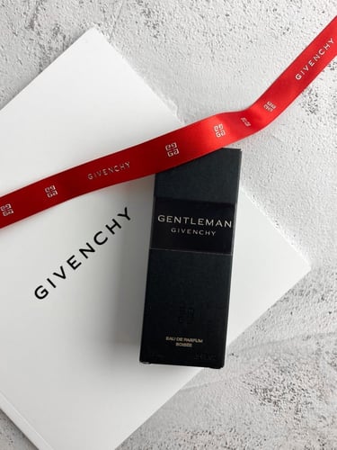 شنطه كبيره جفنشي + شنطه مكياج+ عطر