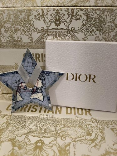 تعليقه سيارة من ديور