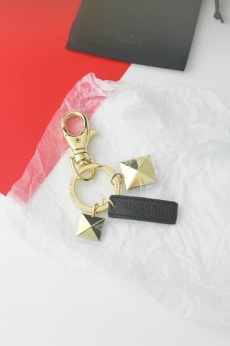 ميدالية جفنشي + كيس مخمل