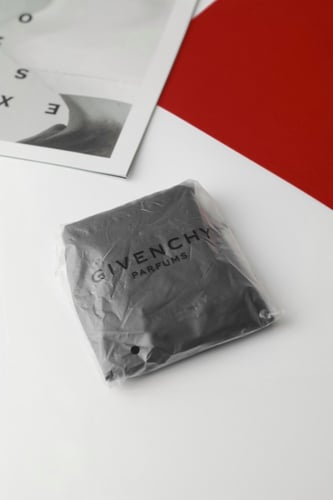 ميدالية جفنشي + كيس مخمل