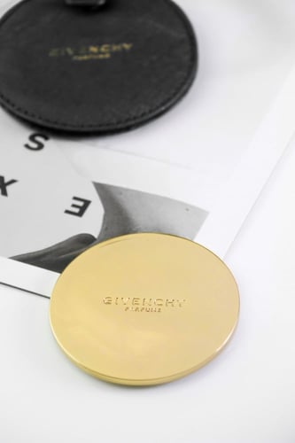 مراية ماركة جفنشي