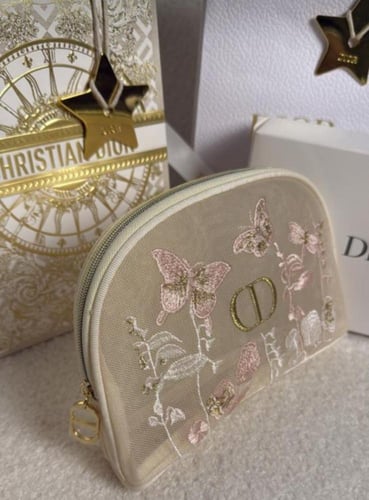 شنطة مكياج ديور