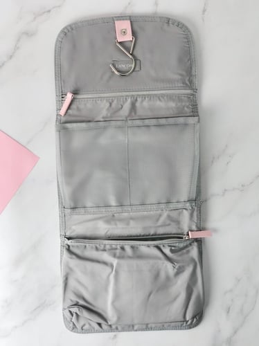 شنطة لانكوم لدوره المياه