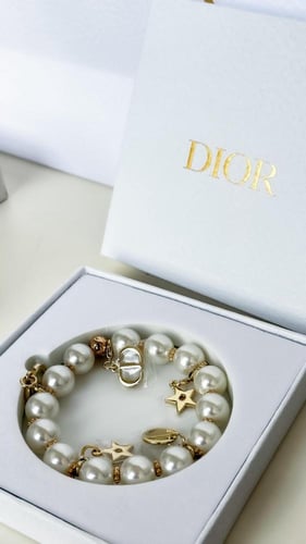 سواره ديور مع كيس