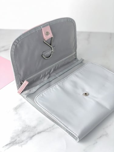 شنطة لانكوم لدوره المياه