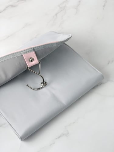 شنطة لانكوم لدوره المياه