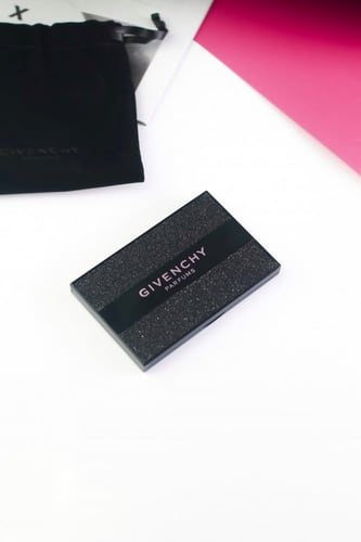 مرايا ماركة جفنشي + كيس مخمل