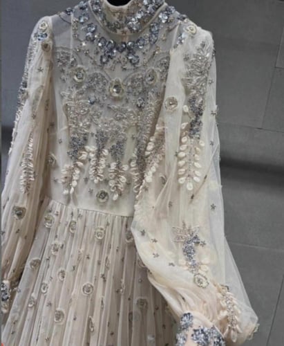 فستان نسائي