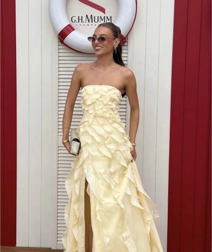 فستان نسائي