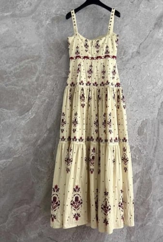 فستان نسائي