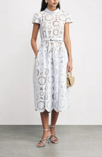 فستان نسائي