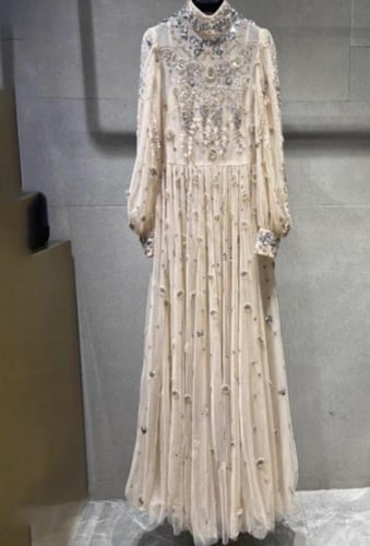 فستان نسائي