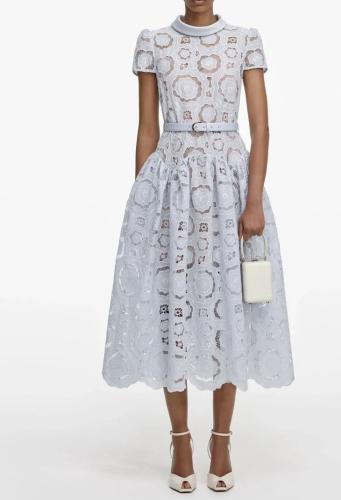 فستان نسائي