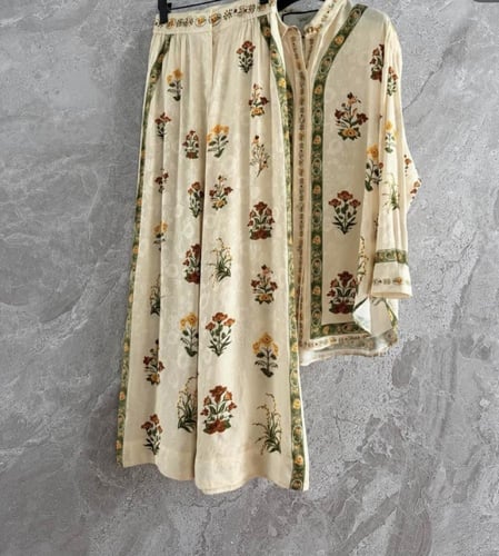 طقم بنطلون و قميص