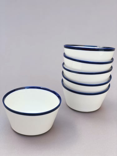 اناء سيراميك صغير - ابيض/ ازرق