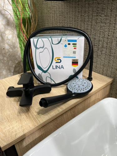 خلاط دش اسود مع سماعه و لي الماني Lina