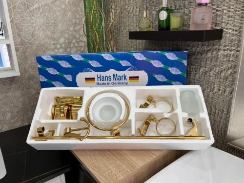 طقم اكسسوارات الحمام ذهبي Hans Mark