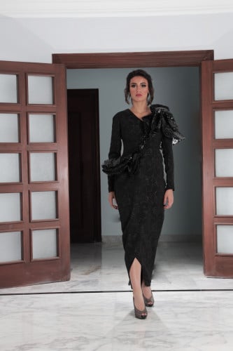 فستان سهرة أسود بكم طويل مفتوح