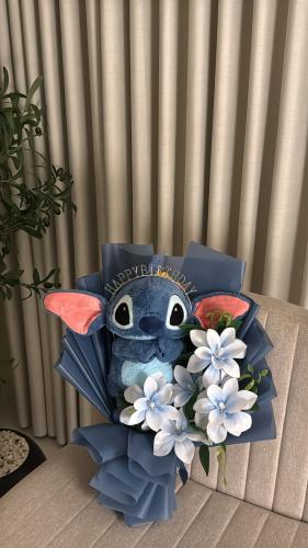 Stitch Hug bouquet