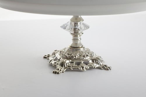 صحن تقديم فاخرة بقاعدة مرتفعة، فضي حجم صغير