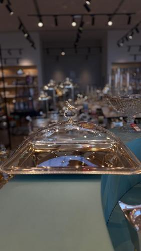 صحن تقديم العصفور , مستطيل ذهبي كبير