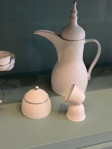 دلة بورسلان , أبيض فضي 600 مل