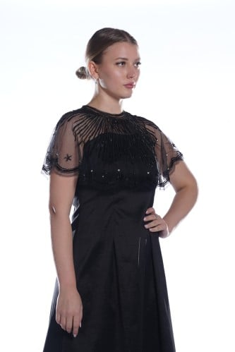 فستان اسود مع الشك الاسود