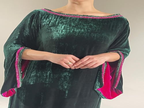 جلابيه مخمل Pure Silk فرنسي مشكوك لون زيتي غامق مع...
