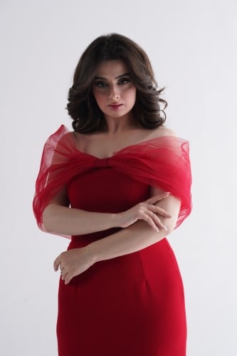 فستان احمر فيونكه تُل عالاكمام