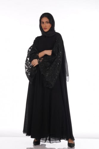 عبايا اماراتيه انيقه باكمام واسعه مطرزه