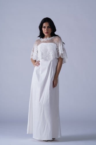 فستان اوف وايت مع تطريز على الصدر