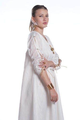 جلابية اوف وايت مع الذهبي.. خامه شيفون- لون/سكري م...