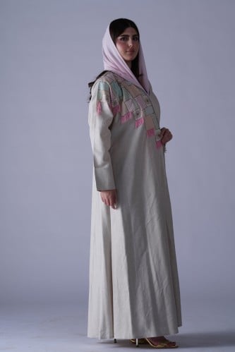 عبايا أنيقه بالتطريز الهندي و الشك و الخرز بخامه ل...