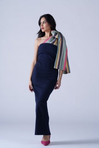 فستان ناعم انيق , جينز كحلي مع الوان