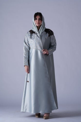 عبايا مميزه بالحروف العربيه المطرزه بالنحاسي مع ال...