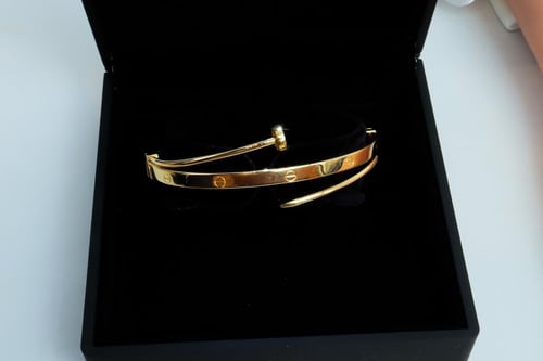 اسوارة المسمار ذهب مكس مع اللوف عيار 18