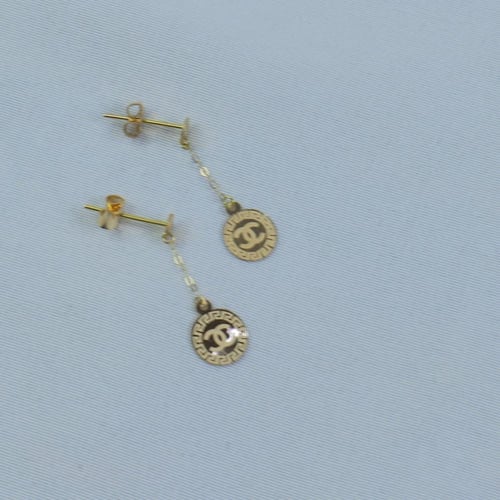 طقم ذهب شلال عيار 18 بتصميم جذاب وزن 4.57 جرام