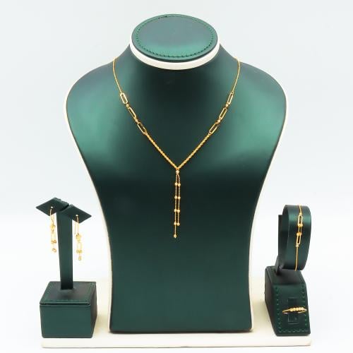 طقم ذهب عيار 21 وزن 6.59 جرام بتصميم تعليقة طولية...