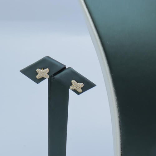 طقم ذهب نواعم عيار 18 تصميم الماسي وزن 2.8 جرام