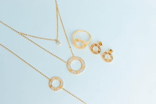 طقم ذهب اللوف عيار 21 دورين بتصميم الماس وزن 10.3...