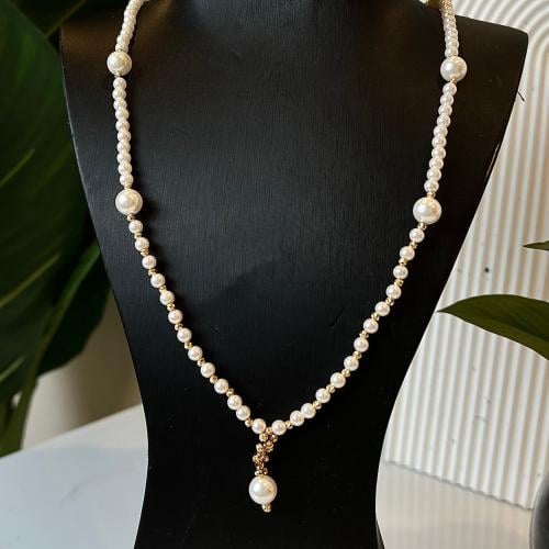 عقد مطعم بالؤلؤ الزراعي مميز بتصميم كرات الدوريكاء...